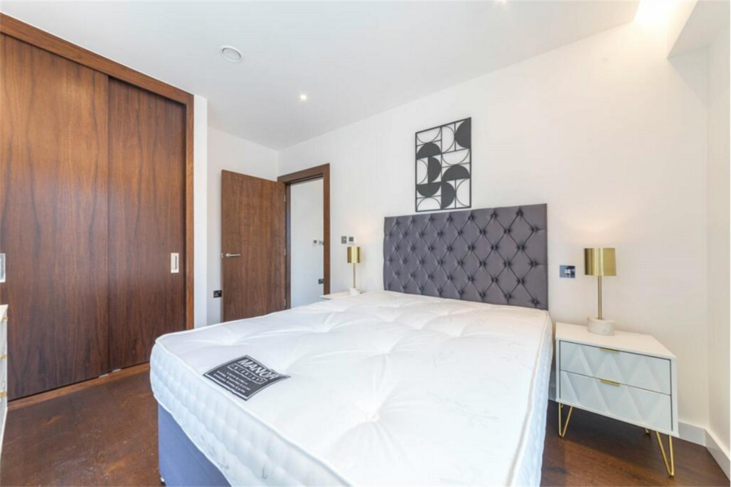 Apartment in London - More