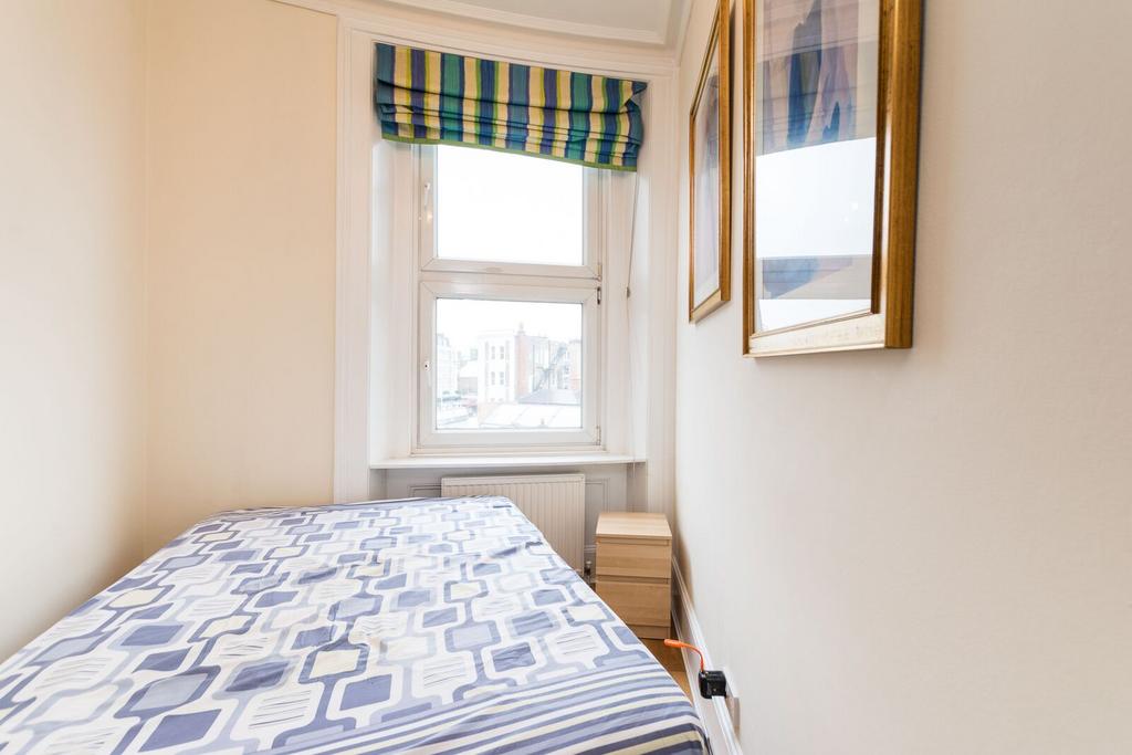 Apartment in London - View 5