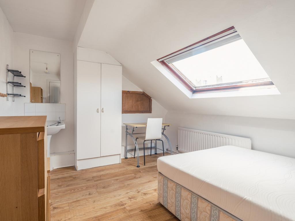 Apartment in Newcastle upon Tyne, Tyne and Wear - View 5