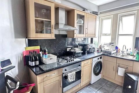 2 bedroom flat to rent, 24 Church Street, Old Town BN21