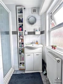 2 bedroom flat to rent, 24 Church Street, Old Town BN21