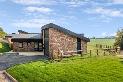 3 bedroom detached house to rent, Windmill Road, Pepperstock, LU1