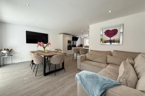 3 bedroom semi-detached house for sale, Station Road, Skelmanthorpe, Huddersfield, HD8 9BA