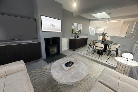 3 bedroom apartment to rent, MARYPORT STREET, USK, NP15 1AE