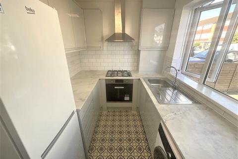 2 bedroom flat to rent, Chadwell Avenue, Chadwell Heath, Essex