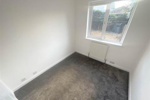 2 bedroom flat to rent, Chadwell Avenue, Chadwell Heath, Essex