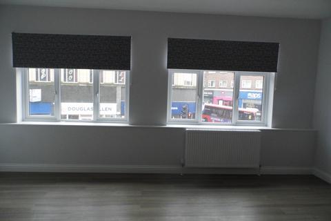 2 bedroom flat to rent, High Street, Hornchurch RM12
