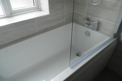 2 bedroom flat to rent, High Street, Hornchurch RM12