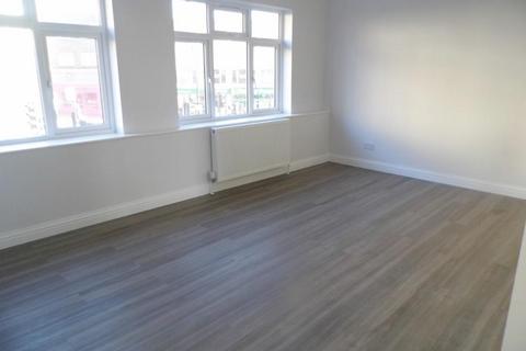 2 bedroom flat to rent, High Street, Hornchurch RM12