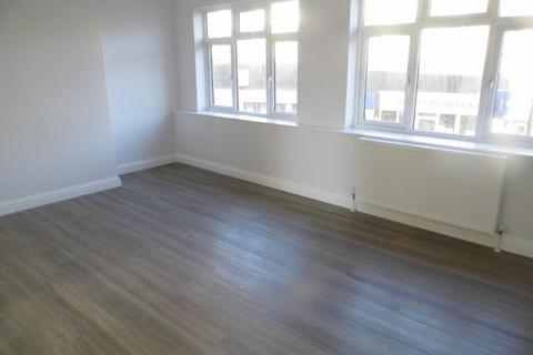 2 bedroom flat to rent, High Street, Hornchurch RM12