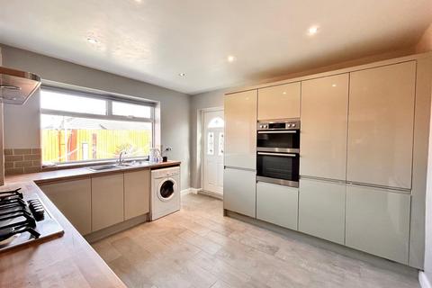 2 bedroom semi-detached bungalow for sale, Broadway, Halifax HX3