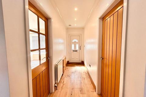 2 bedroom semi-detached bungalow for sale, Broadway, Halifax HX3