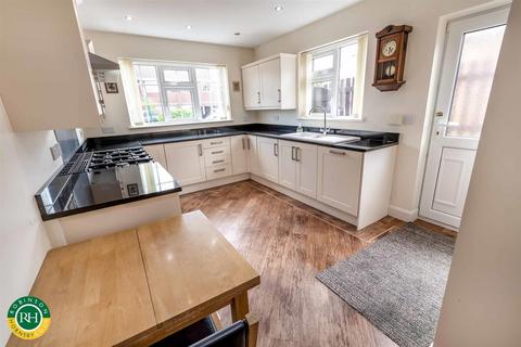 2 bedroom detached bungalow for sale, Westfield Road, Tickhill, Doncaster