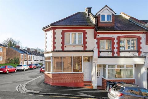 Station Approach Road, Coulsdon CR5