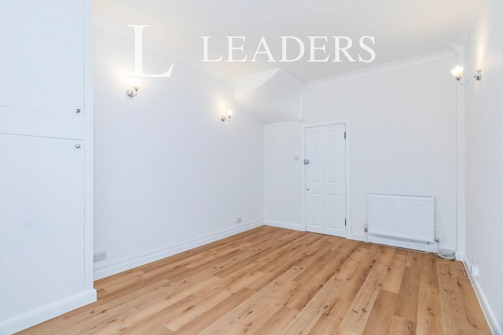 Apartment in Florian Avenue - View 3