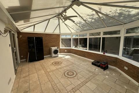 4 bedroom detached house to rent, 11 Landor Drive Loughor Swansea