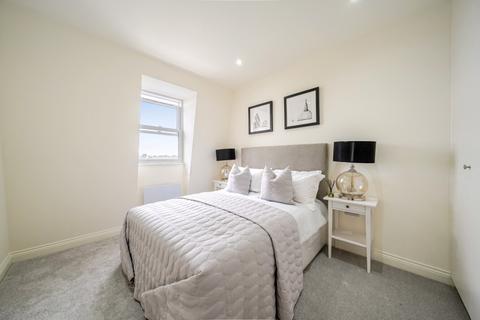 2 bedroom flat for sale, Replingham Road, Southfields, London, SW18