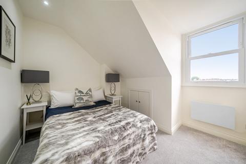 2 bedroom flat for sale, Replingham Road, Southfields, London, SW18