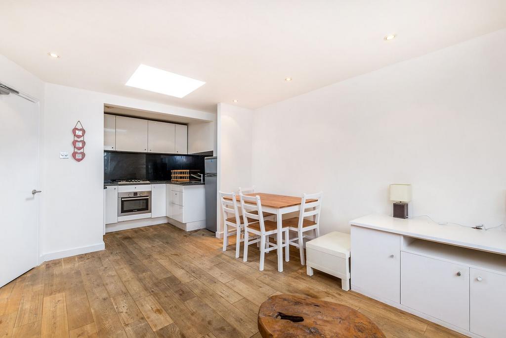 Apartment in London - View 5