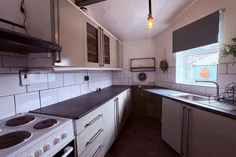 2 bedroom house to rent, Brighton Street, Bury, BL9