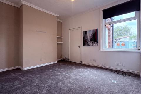 2 bedroom house to rent, Brighton Street, Bury, BL9