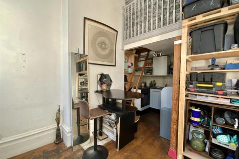 Studio for sale, High Street, Newport Pagnell