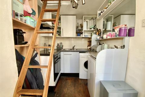 Studio for sale, High Street, Newport Pagnell