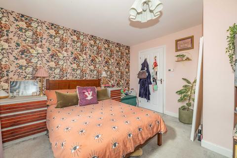 2 bedroom flat for sale, Matlock Close, Aylesham, Canterbury, Kent, CT3