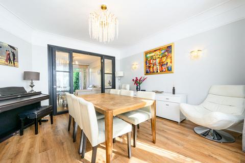 Powis Gardens, Golders Green, London, NW11