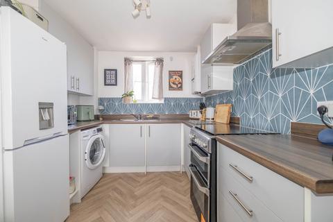 2 bedroom flat for sale, Matlock Close, Aylesham, Canterbury, Kent, CT3