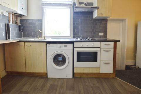 2 bedroom flat to rent, Buckingham Road, London, IG1