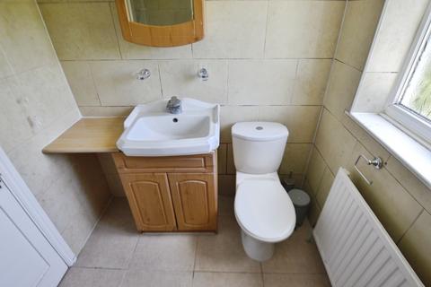 2 bedroom flat to rent, Buckingham Road, London, IG1