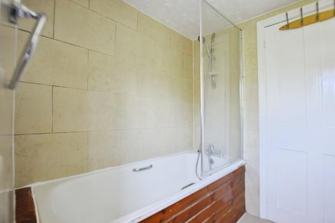 2 bedroom flat to rent, Buckingham Road, London, IG1