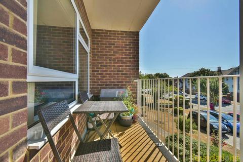 2 bedroom flat for sale, Cooden Drive, Bexhill-on-Sea, TN39