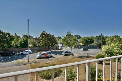 2 bedroom flat for sale, Cooden Drive, Bexhill-on-Sea, TN39
