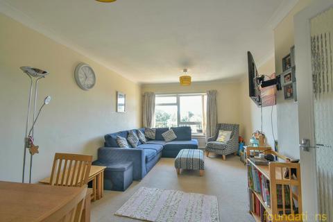 2 bedroom flat for sale, Cooden Drive, Bexhill-on-Sea, TN39
