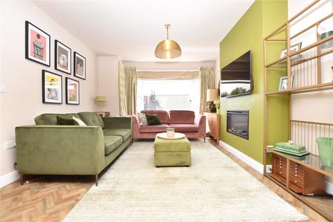 2 bedroom bungalow for sale, West Lea Drive, Tingley, Wakefield, West Yorkshire