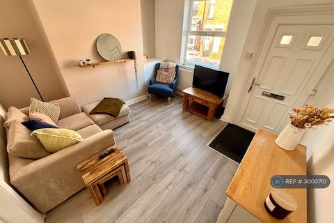 3 bedroom terraced house to rent, Crompton Road, Macclesfield, SK11