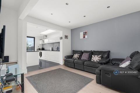 4 bedroom semi-detached house to rent, Park St Lane, St Albans, AL2