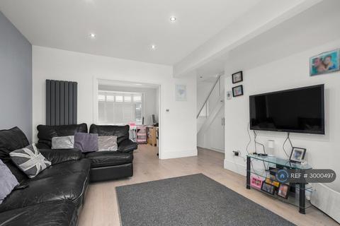 4 bedroom semi-detached house to rent, Park St Lane, St Albans, AL2