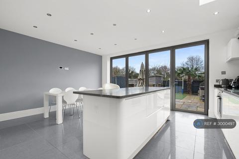 4 bedroom semi-detached house to rent, Park St Lane, St Albans, AL2