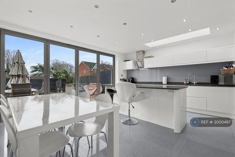 4 bedroom semi-detached house to rent, Park St Lane, St Albans, AL2