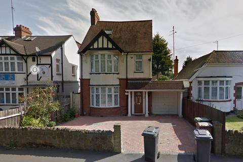 4 bedroom detached house to rent, Oakley Road Luton LU4 9PU