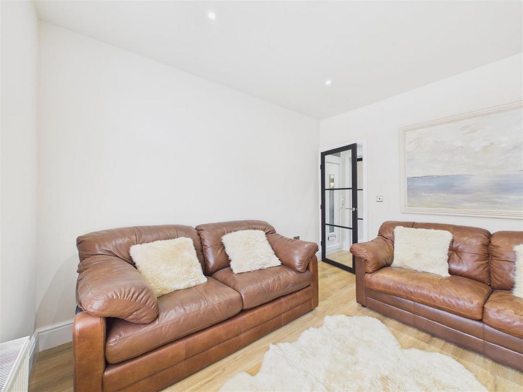 House in Sheffield, Meersbrook Bank, Moscar Cottages - View 3