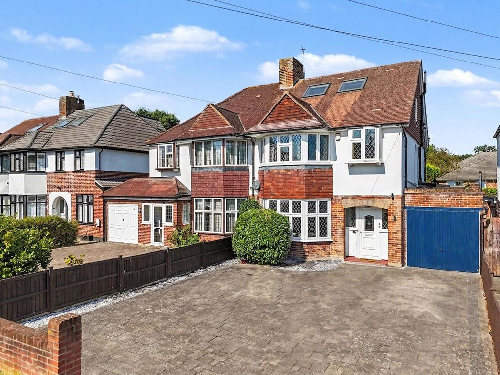 Detached house exterior, driveway, garage