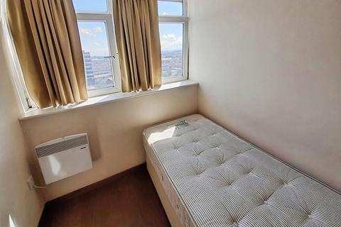 2 bedroom flat to rent, Trinity Road, Bootle, Merseyside, L20