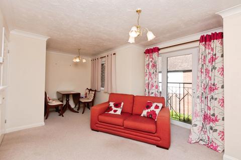 1 bedroom flat for sale, Broadway Road, Lightwater, Surrey, GU18