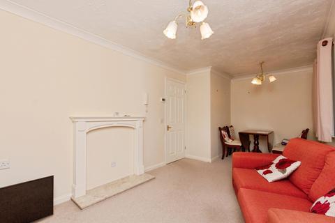 1 bedroom flat for sale, Broadway Road, Lightwater, Surrey, GU18