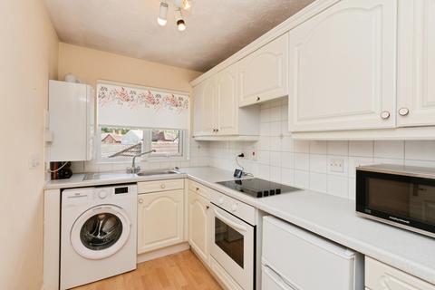 1 bedroom flat for sale, Broadway Road, Lightwater, Surrey, GU18