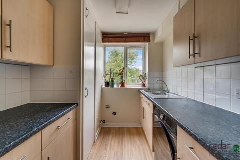 2 bedroom flat to rent, Great North Road, Finchley Central N2